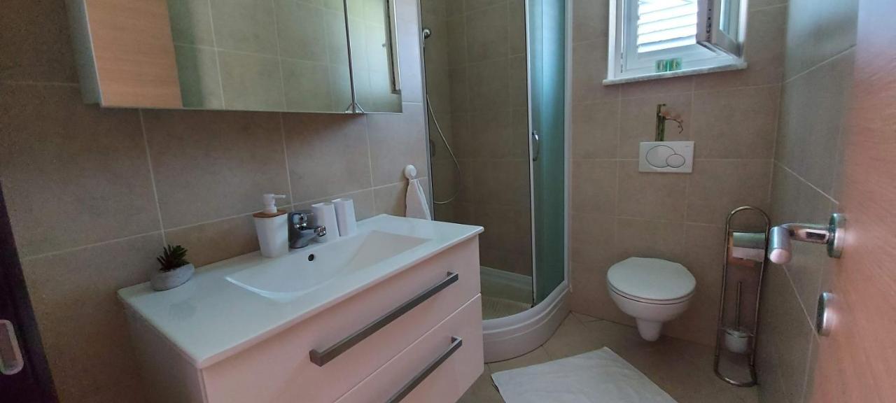קרק Apartmani Tomislav מראה חיצוני תמונה